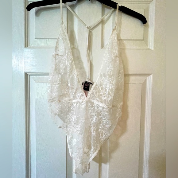 Victoria’s Secret lace teddy in cream. - Picture 1 of 3